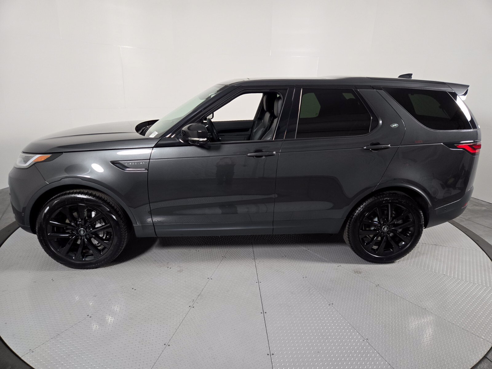 New 2026 Land Rover Discovery S AWD/4WD image 34