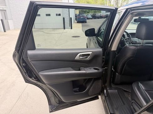 Used 2015 Nissan Pathfinder Platinum w/ Cargo Package AWD/4WD image 31