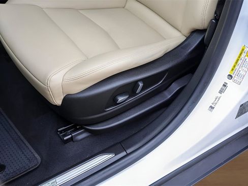 Used 2017 Cadillac XT5 FWD image 8