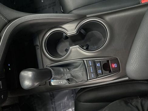 Used 2022 Toyota Camry SE image 17