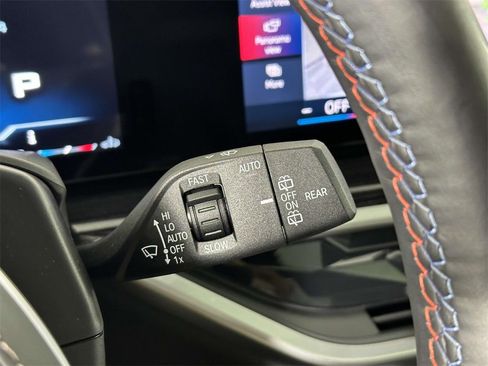 Used 2025 BMW X7 M60i image 24