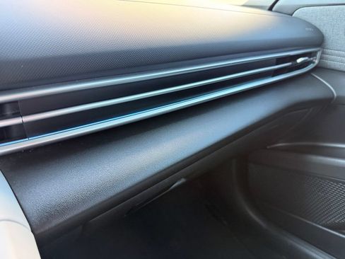Used 2024 Hyundai Elantra Limited FWD image 14