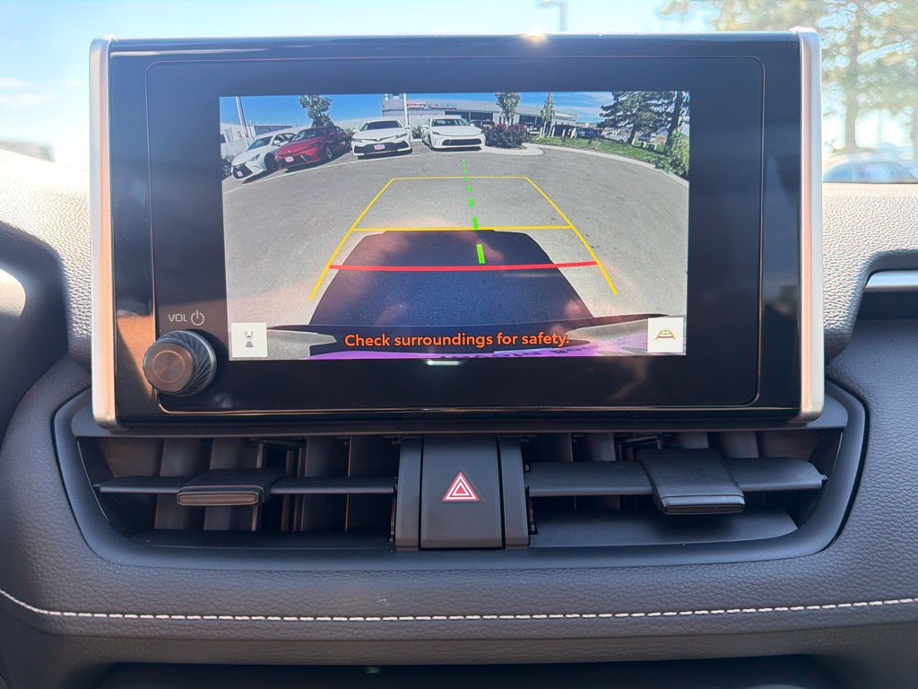 Used 2025 Toyota RAV4 XLE AWD/4WD image 32