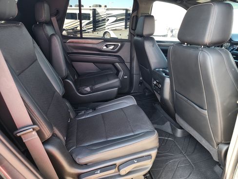 Used 2021 Chevrolet Tahoe High Country w/ Premium Package RWD image 16