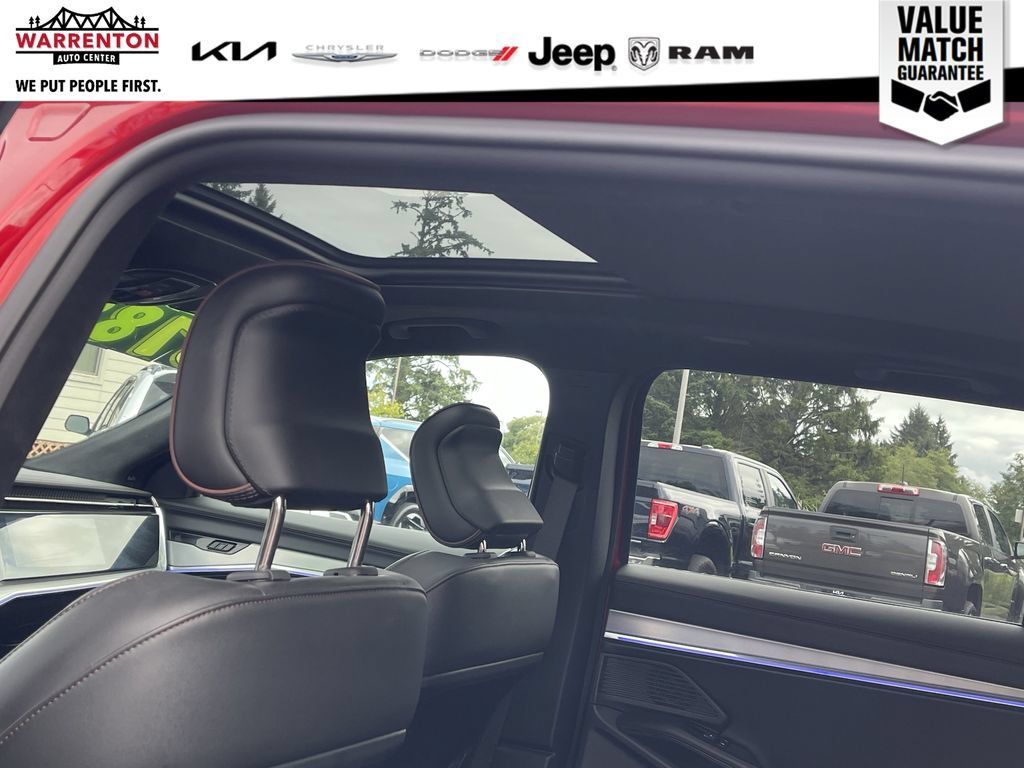 Used 2024 Jeep Wagoneer Launch Edition AWD/4WD image 18