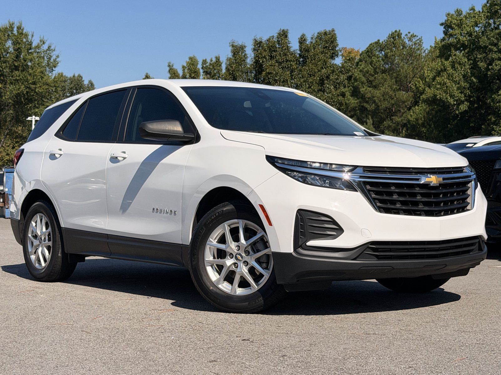 Used 2022 Chevrolet Equinox LS FWD image 2