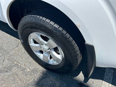 Used 2012 Nissan Frontier SV AWD/4WD image 17