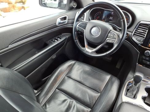 Used 2019 Jeep Grand Cherokee Limited image 18