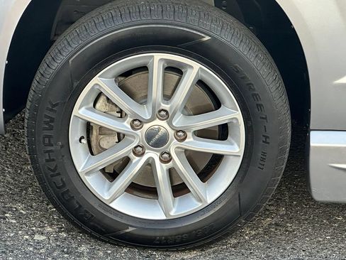Used 2014 Dodge Grand Caravan SXT FWD image 10