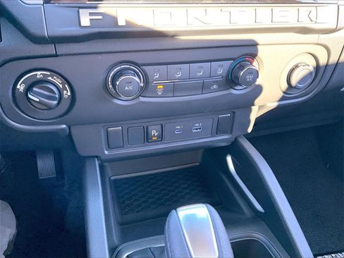 Used 2025 Nissan Frontier SV image 24