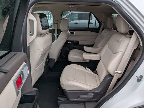 Certified 2023 Ford Explorer Platinum w/ Technology Package AWD/4WD image 16