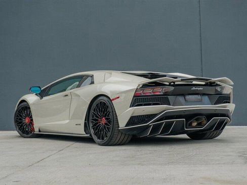 Used 2017 Lamborghini Aventador S image 8