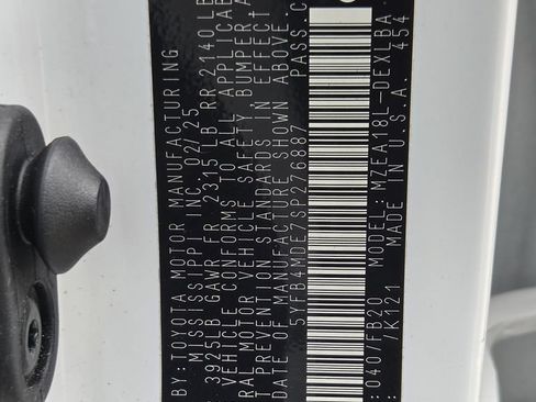 Used 2025 Toyota Corolla LE FWD image 29