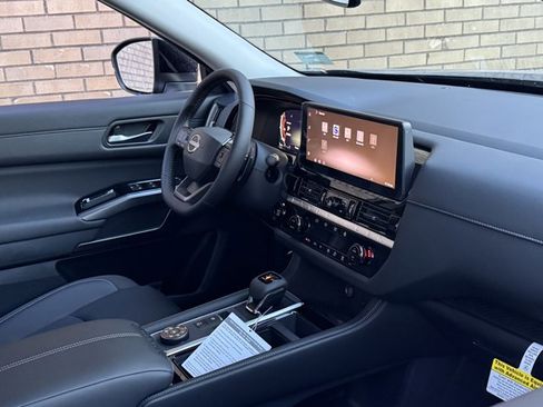 New 2026 Nissan Pathfinder SL image 6