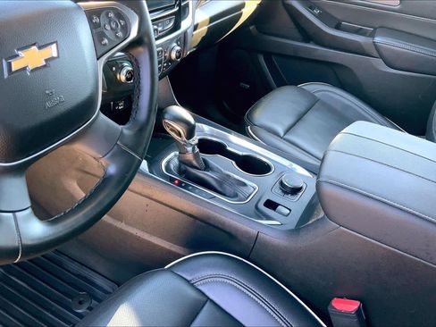 Used 2023 Chevrolet Traverse Premier image 16