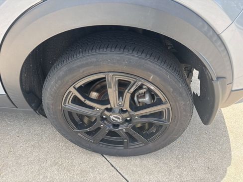 Used 2023 Nissan Kicks SR w/ SR Premium Package FWD image 11