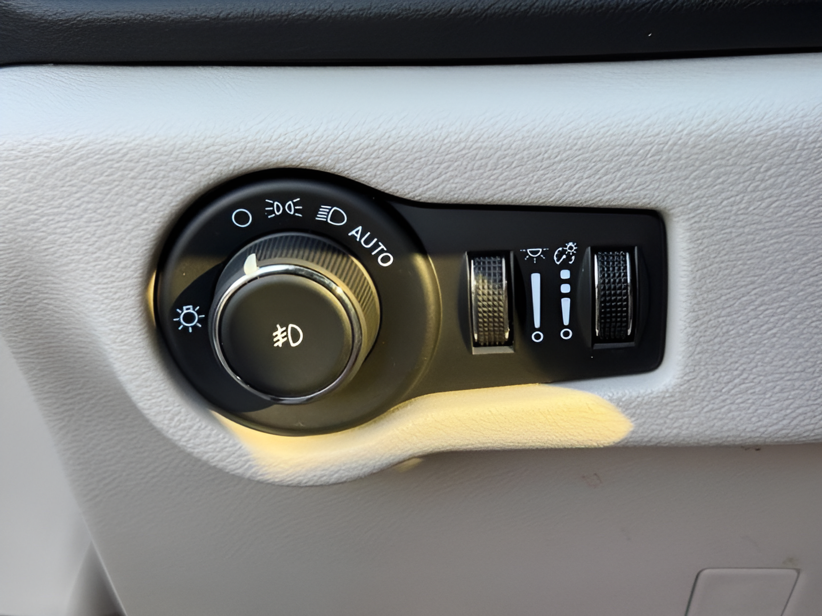 Used 2024 Chrysler Pacifica Touring-L FWD image 30