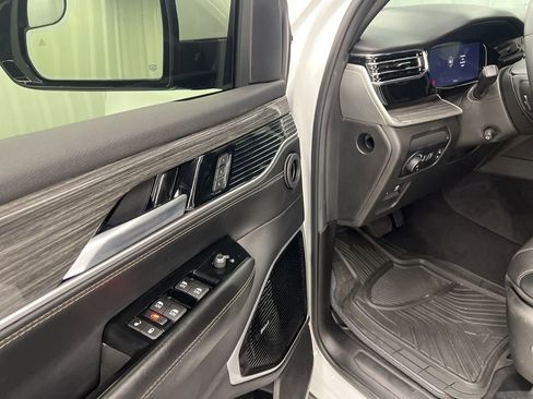 Used 2022 Jeep Wagoneer Series III w/ Premium Group I image 21