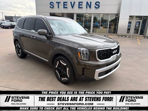 Used 2025 Kia Telluride EX w/ EX Captain's Chair Package FWD image 4