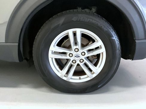 Used 2023 Ford Explorer XLT w/ Equipment Group 202A image 23