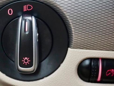 Used 2017 Volkswagen Jetta SE image 30