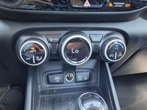 Certified 2023 Hyundai Venue Limited w/ Cargo Package FWD image 24