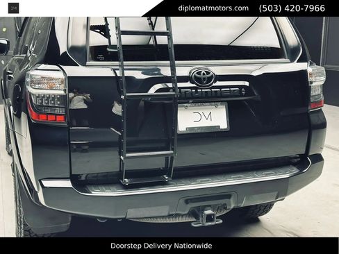 Used 2020 Toyota 4Runner Venture w/ Moonroof Package AWD/4WD image 16