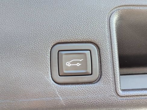 Used 2024 GMC Terrain SLT AWD/4WD image 13