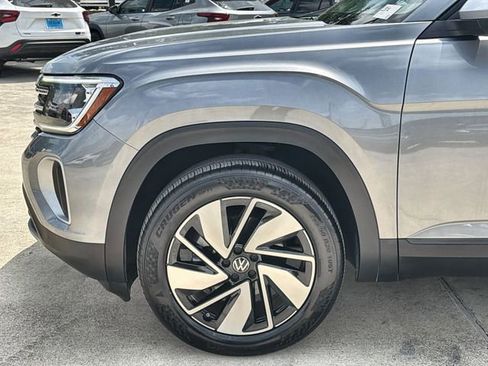 Used 2025 Volkswagen Atlas SE FWD image 32