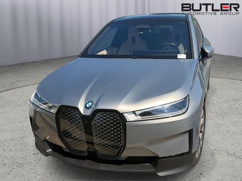 Used 2024 BMW iX xDrive50 w/ Premium Package AWD/4WD image 3