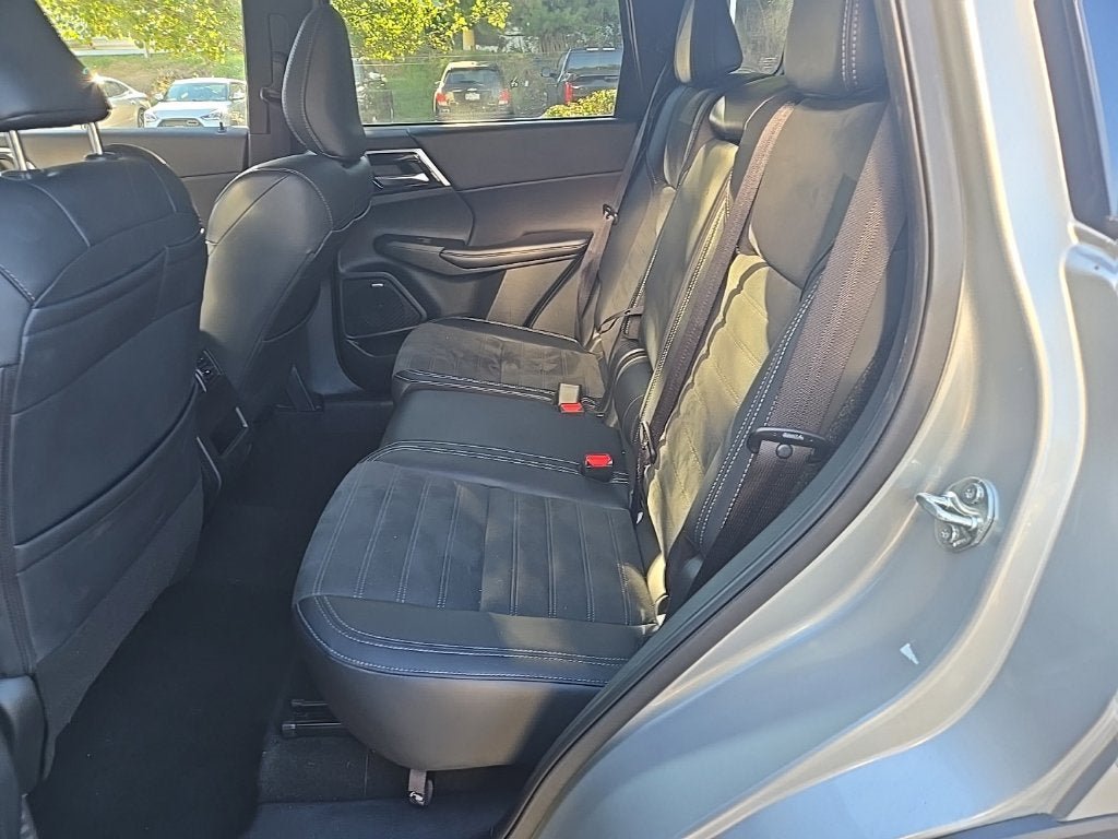 Used 2025 Mitsubishi Outlander SE AWD/4WD image 12