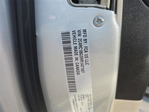 Certified 2024 Chrysler Pacifica Touring-L image 30