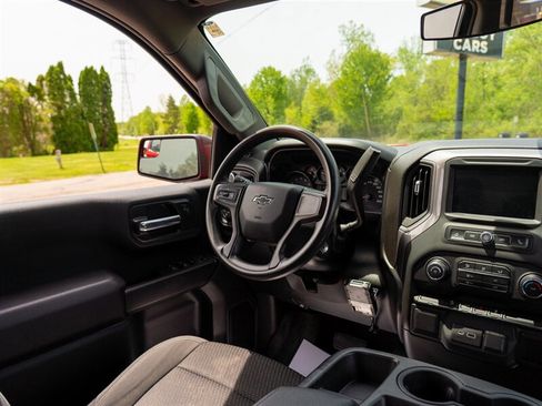 Used 2021 Chevrolet Silverado 1500 Custom Trail Boss AWD/4WD image 24