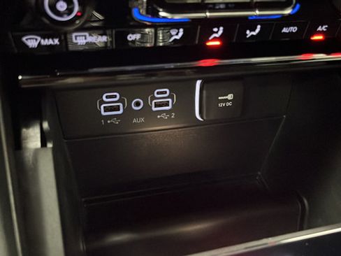 Used 2025 Jeep Grand Cherokee Limited AWD/4WD image 28