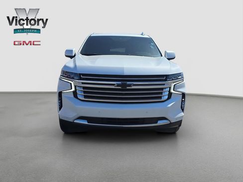 Used 2023 Chevrolet Suburban High Country image 2