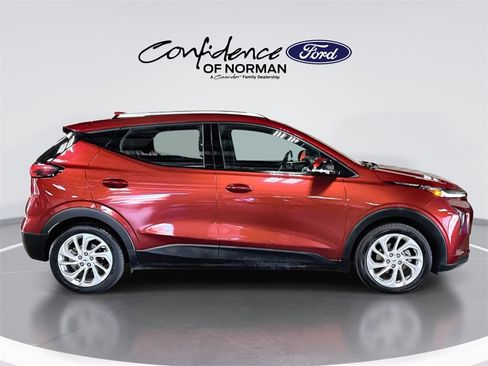 Used 2022 Chevrolet Bolt EUV LT w/ Comfort Package image 10
