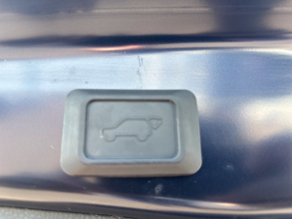 Used 2022 Toyota RAV4 XLE Premium FWD image 31