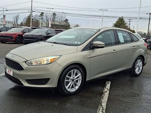 Used 2016 Ford Focus SE image 3