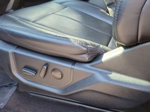 Used 2020 Ford Expedition XLT w/ Equipment Group 202A AWD/4WD image 9