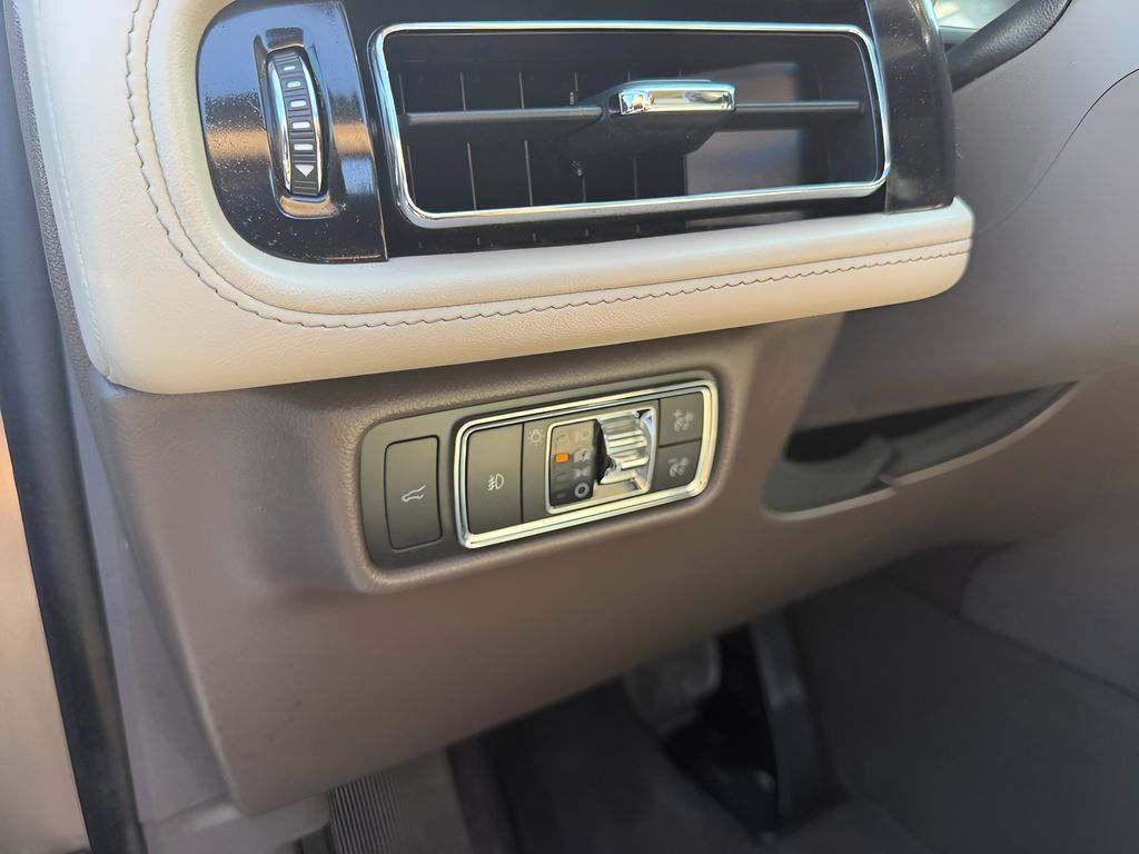 Used 2020 Lincoln Aviator Reserve w/ Equipment Group 201A RWD image 14
