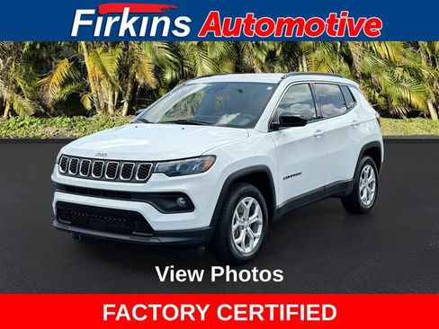 Used 2024 Jeep Compass Latitude AWD/4WD image 1