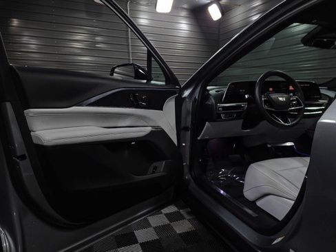 Used 2024 Cadillac Lyriq Sport image 33