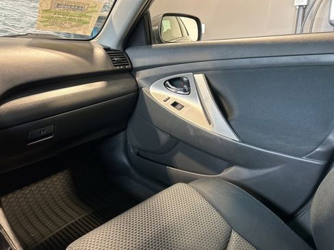 Used 2011 Toyota Camry SE image 21