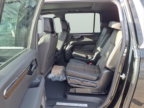 New 2026 Chevrolet Suburban High Country AWD/4WD image 10