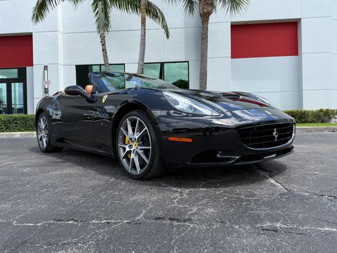 Used 2012 Ferrari California image 3
