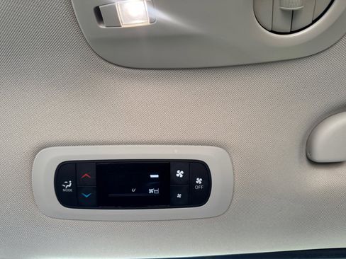 Used 2021 Chrysler Voyager Lxi FWD image 29