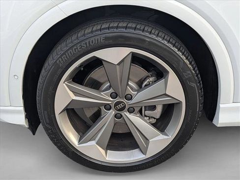 Certified 2024 Audi Q4 e-tron Premium Plus w/ Premium Plus AWD/4WD image 22