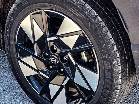 Used 2025 Hyundai Kona SEL FWD image 7