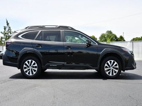 Used 2023 Subaru Outback Premium AWD/4WD image 8