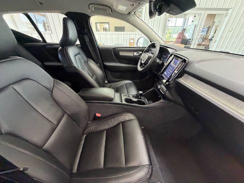 Used 2023 Volvo XC40 B5 Core AWD/4WD image 28